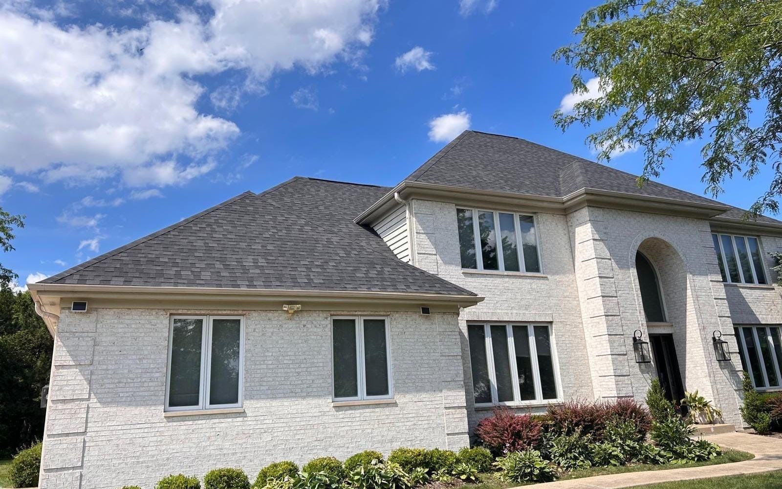 Palatine home with a new architectural shingle roof by Trident